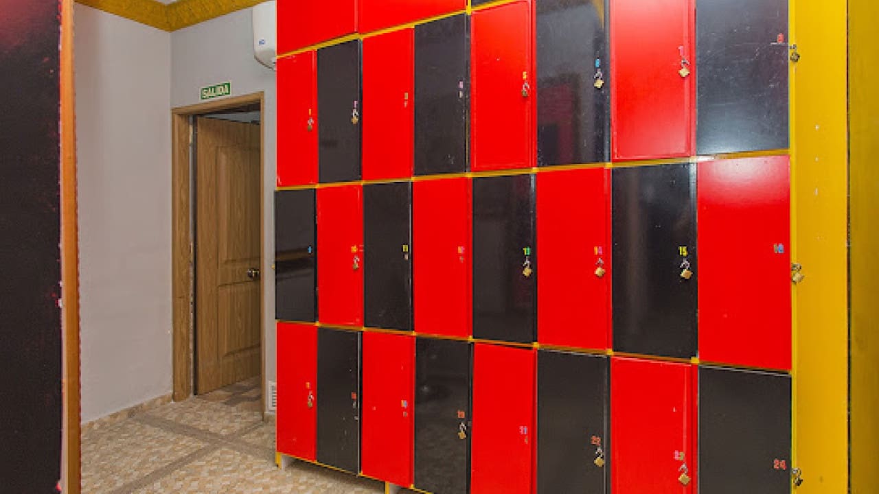 Commercial for sale in Torrevieja - € 378,000 (Ref: 7858223)