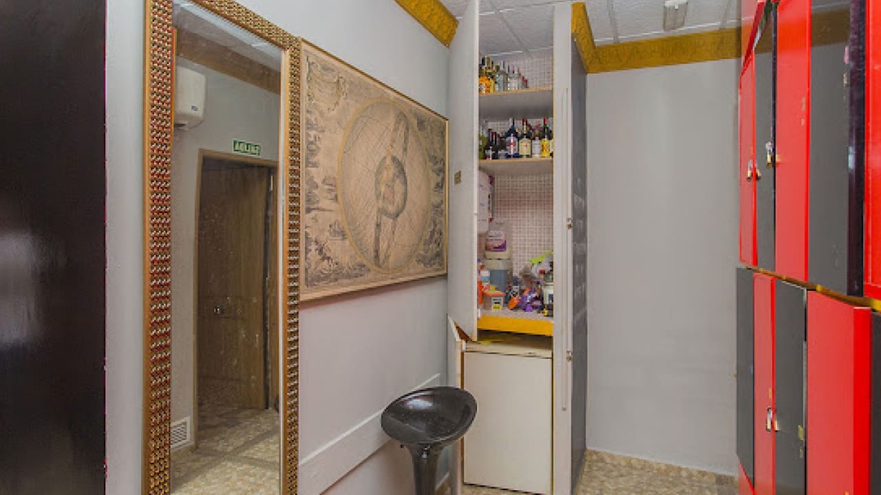 Commercial for sale in Torrevieja - € 378,000 (Ref: 7858223)