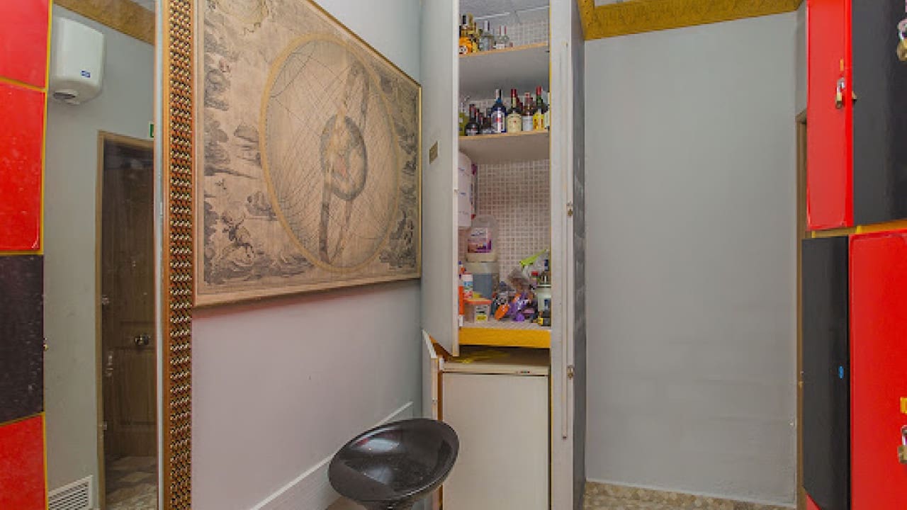 Commercial for sale in Torrevieja - € 378,000 (Ref: 7858223)