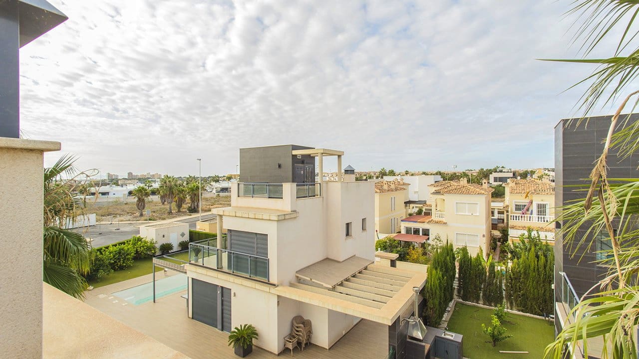 3 soveværelse Villa til salg i Orihuela Costa med swimmingpool garage - € 499.000 (Ref: 7887028)