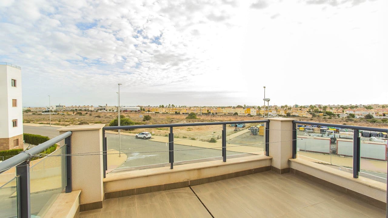 3 soveværelse Villa til salg i Orihuela Costa med swimmingpool garage - € 499.000 (Ref: 7887028)