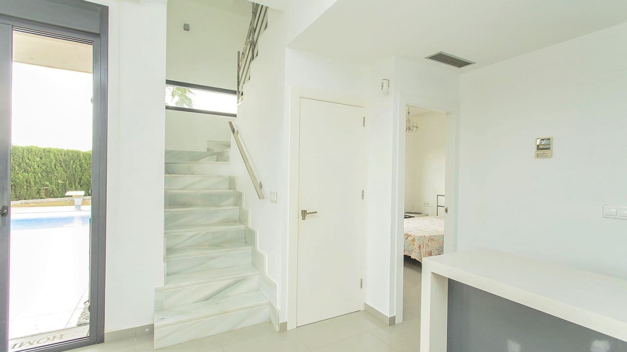 3 soveværelse Villa til salg i Orihuela Costa med swimmingpool garage - € 499.000 (Ref: 7887028)