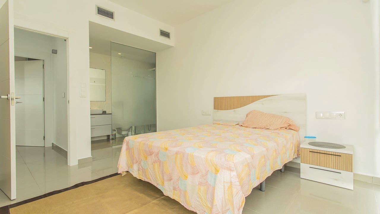 3 soveværelse Villa til salg i Orihuela Costa med swimmingpool garage - € 499.000 (Ref: 7887028)