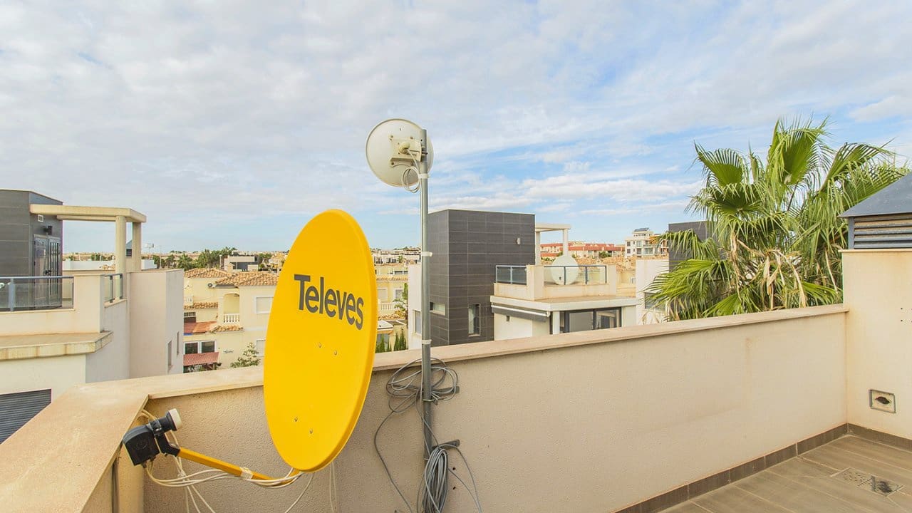 3 soveværelse Villa til salg i Orihuela Costa med swimmingpool garage - € 499.000 (Ref: 7887028)