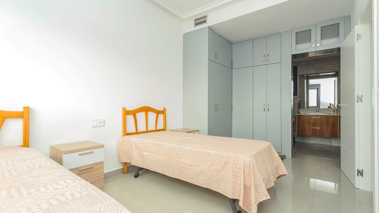 3 soveværelse Villa til salg i Orihuela Costa med swimmingpool garage - € 499.000 (Ref: 7887028)