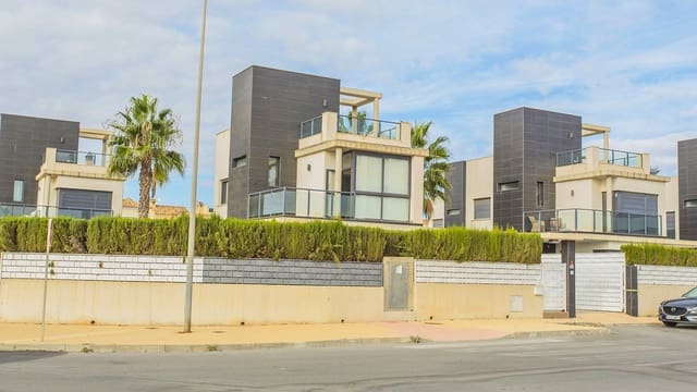 Chalet de 3 habitaciones en Lomas de Cabo Roig - Los Dolses, Orihuela en venta con piscina garaje - 499.000 € (Ref: 7887028)