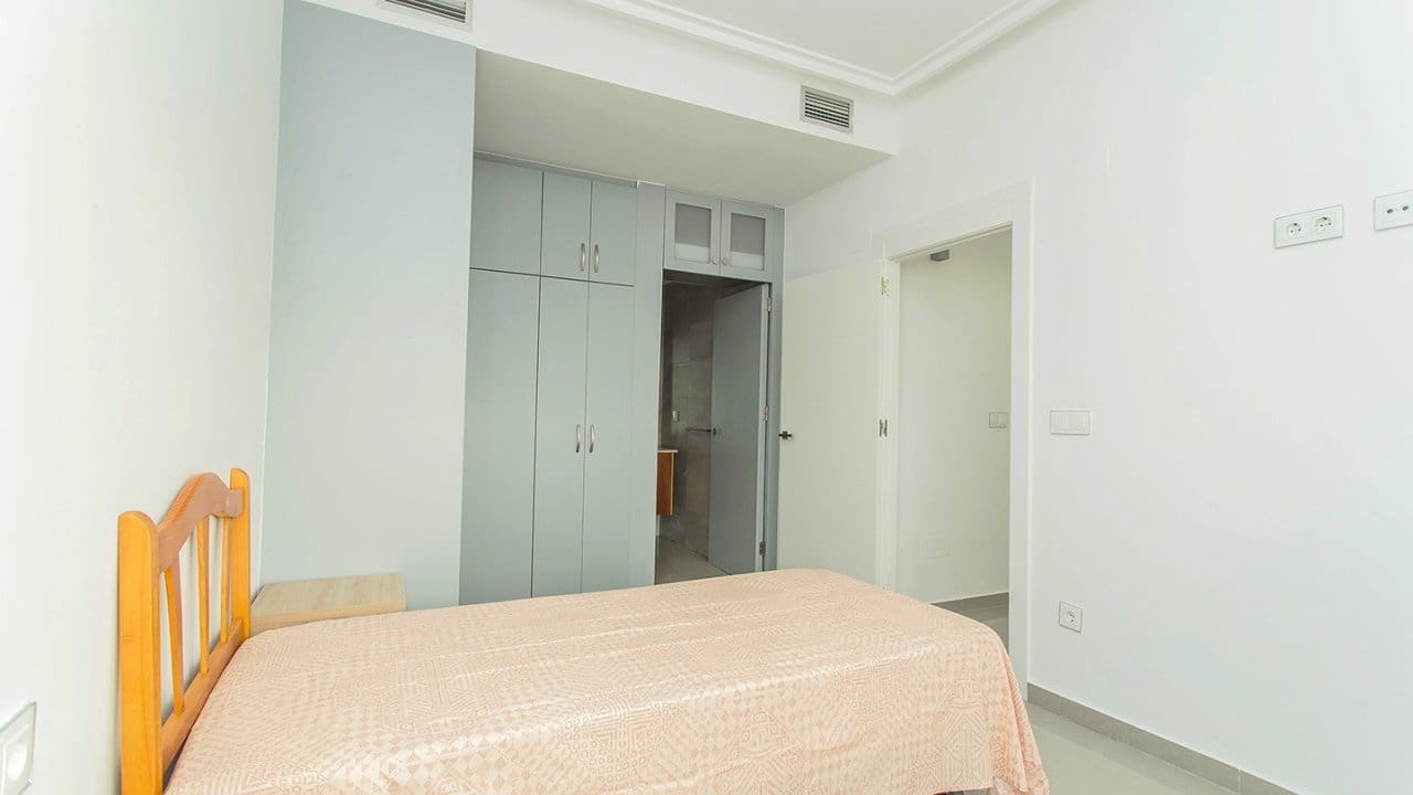 3 soveværelse Villa til salg i Orihuela Costa med swimmingpool garage - € 499.000 (Ref: 7887028)