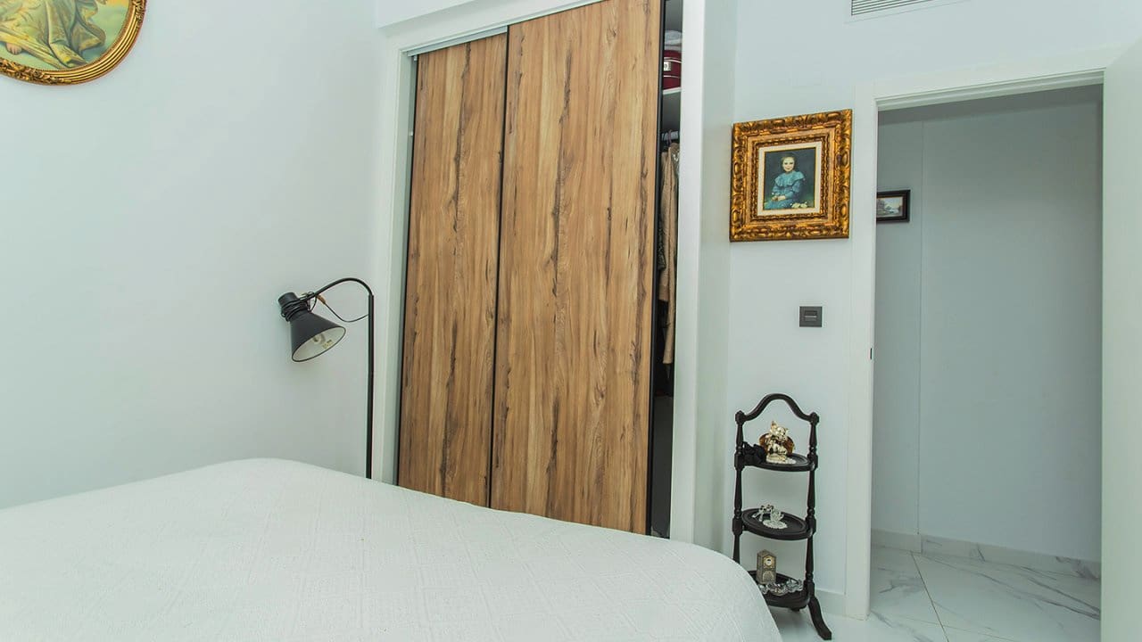 Apartamento de 3 habitaciones en Torrevieja en venta con piscina garaje - 308.500 € (Ref: 7941099)