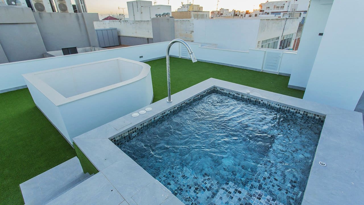 Apartamento de 3 habitaciones en Torrevieja en venta con piscina garaje - 308.500 € (Ref: 7941099)