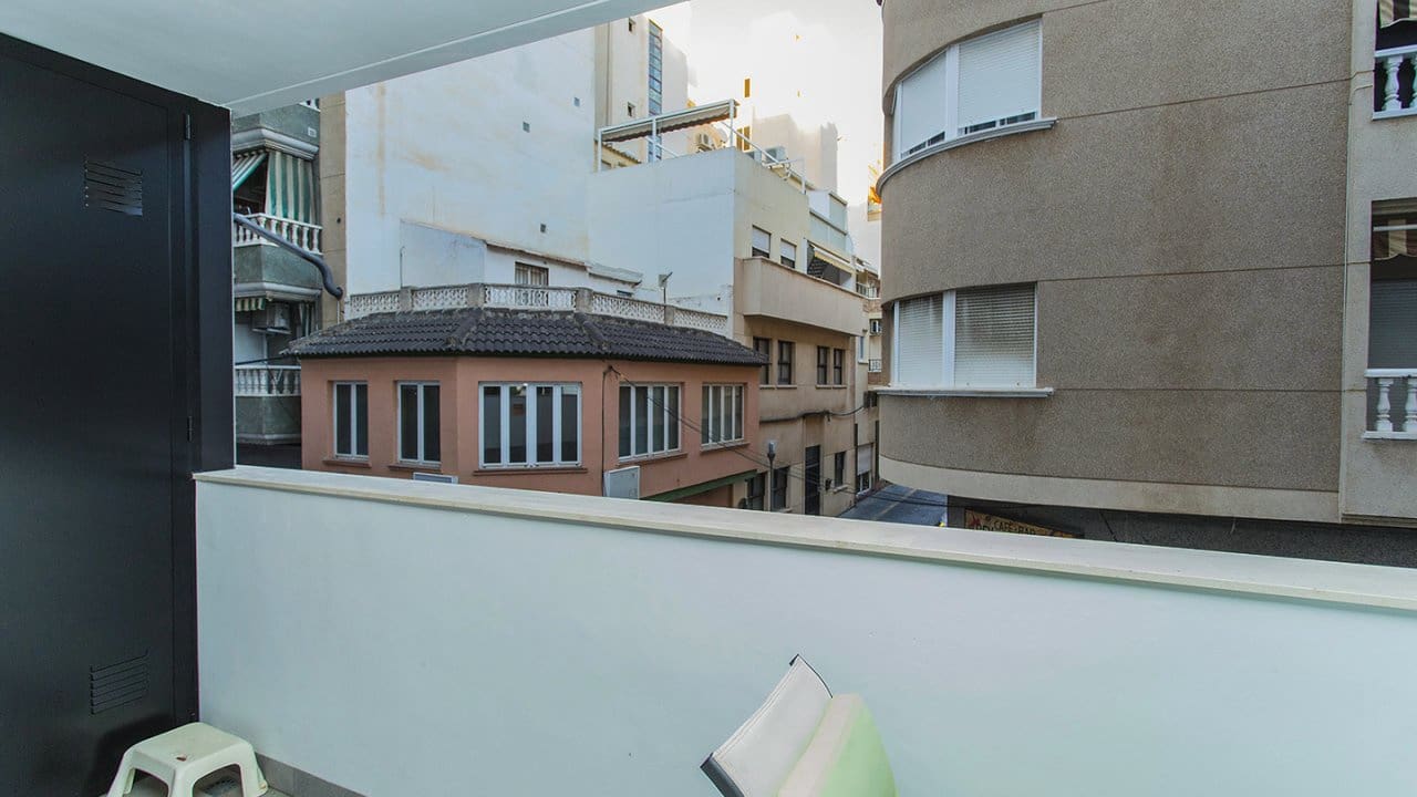 Apartamento de 3 habitaciones en Torrevieja en venta con piscina garaje - 308.500 € (Ref: 7941099)