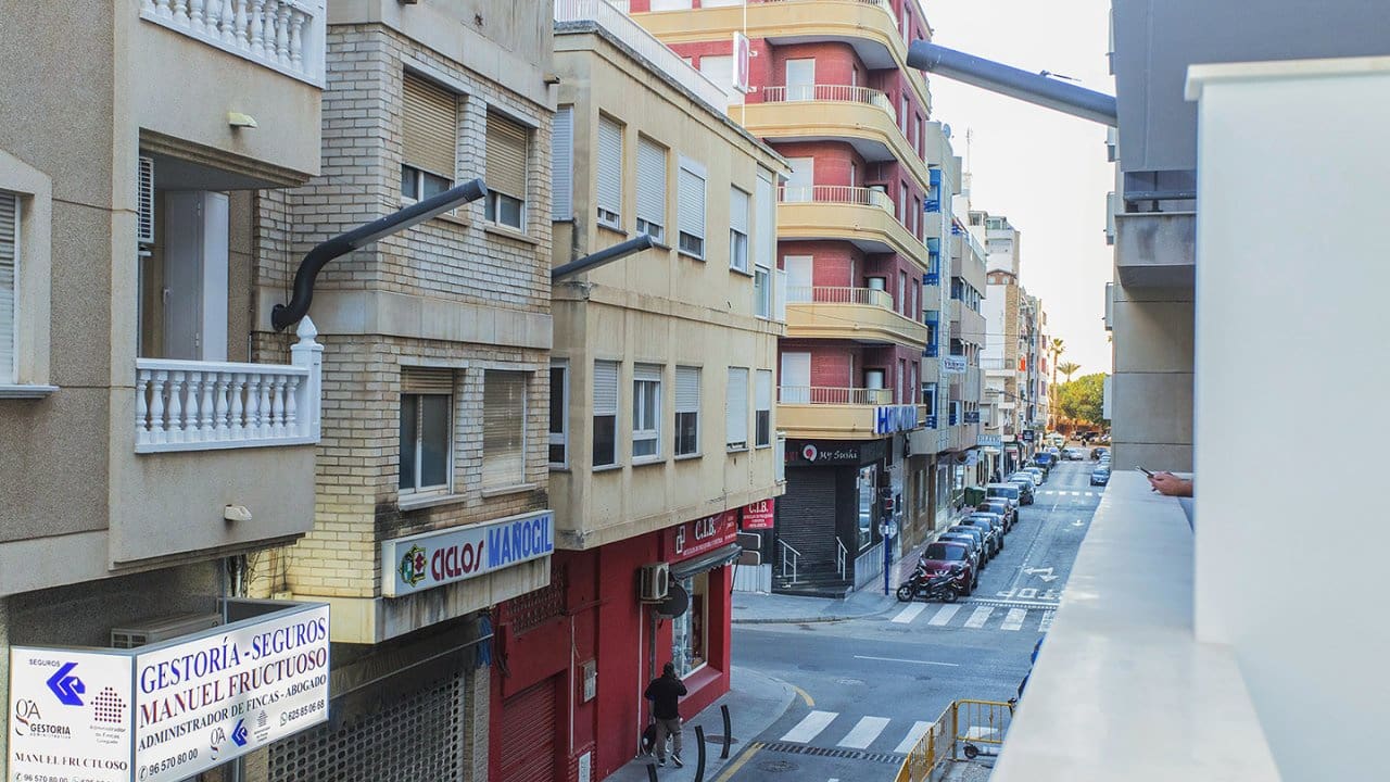 Apartamento de 3 habitaciones en Torrevieja en venta con piscina garaje - 308.500 € (Ref: 7941099)