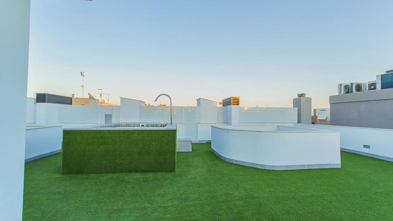 Apartamento de 3 habitaciones en Torrevieja en venta con piscina garaje - 308.500 € (Ref: 7941099)