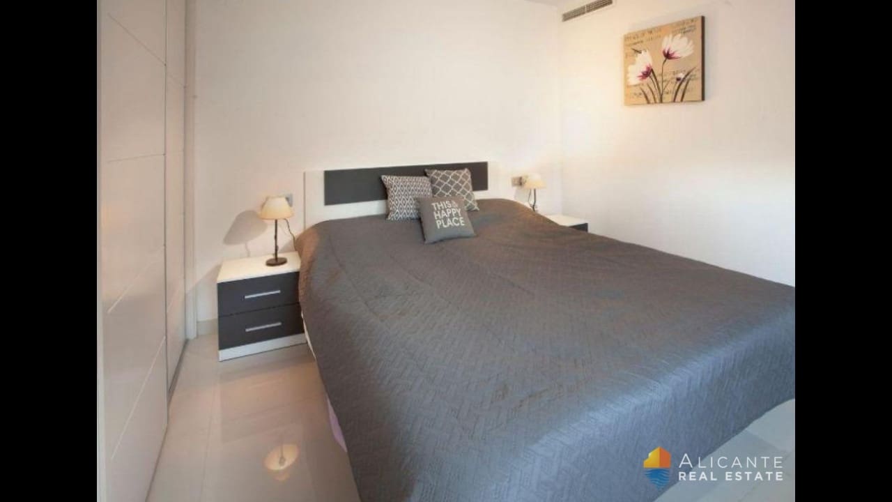 Apartamento de 2 habitaciones en Torrevieja en venta con piscina - 199.900 € (Ref: 7959310)