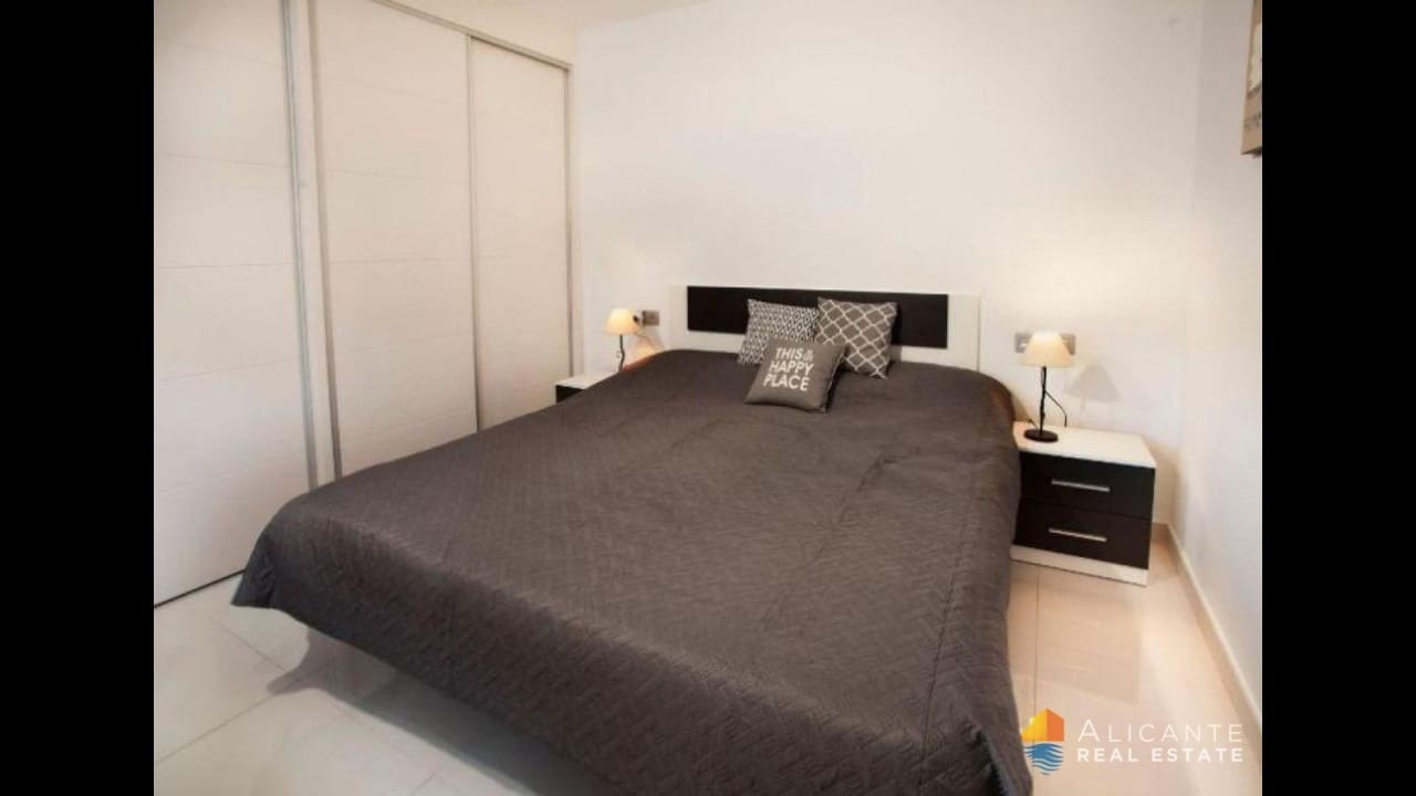 Apartamento de 2 habitaciones en Torrevieja en venta con piscina - 199.900 € (Ref: 7959310)