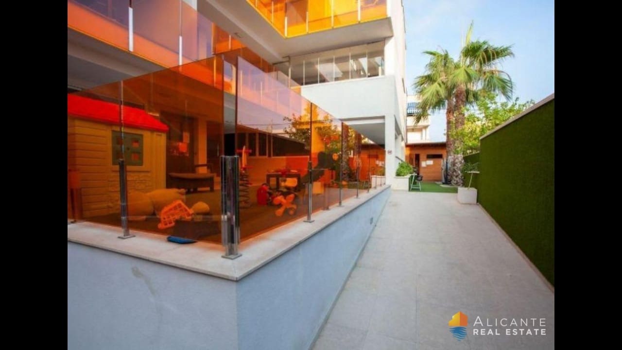 Apartamento de 2 habitaciones en Torrevieja en venta con piscina - 199.900 € (Ref: 7959310)