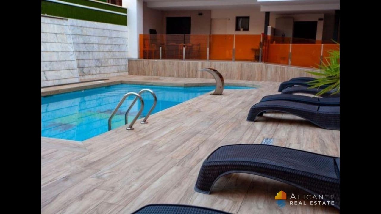 Apartamento de 2 habitaciones en Torrevieja en venta con piscina - 199.900 € (Ref: 7959310)