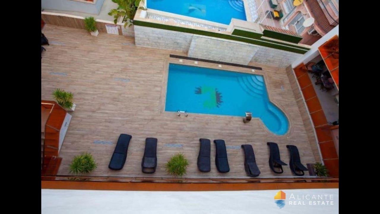 Apartamento de 2 habitaciones en Torrevieja en venta con piscina - 199.900 € (Ref: 7959310)