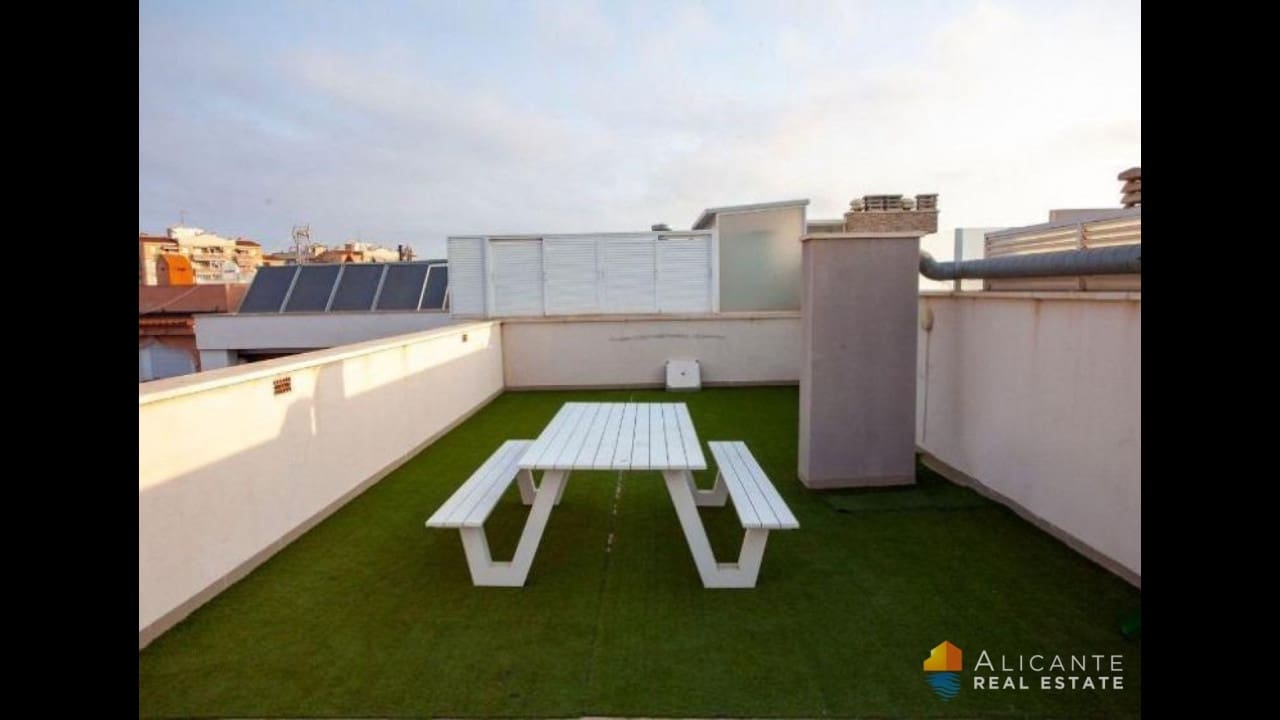 Apartamento de 2 habitaciones en Torrevieja en venta con piscina - 199.900 € (Ref: 7959310)