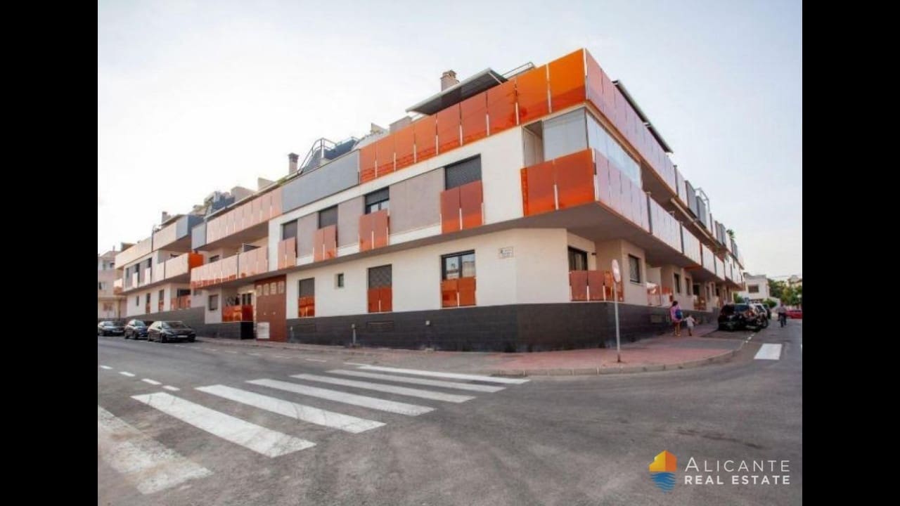 Apartamento de 2 habitaciones en Torrevieja en venta con piscina - 199.900 € (Ref: 7959310)