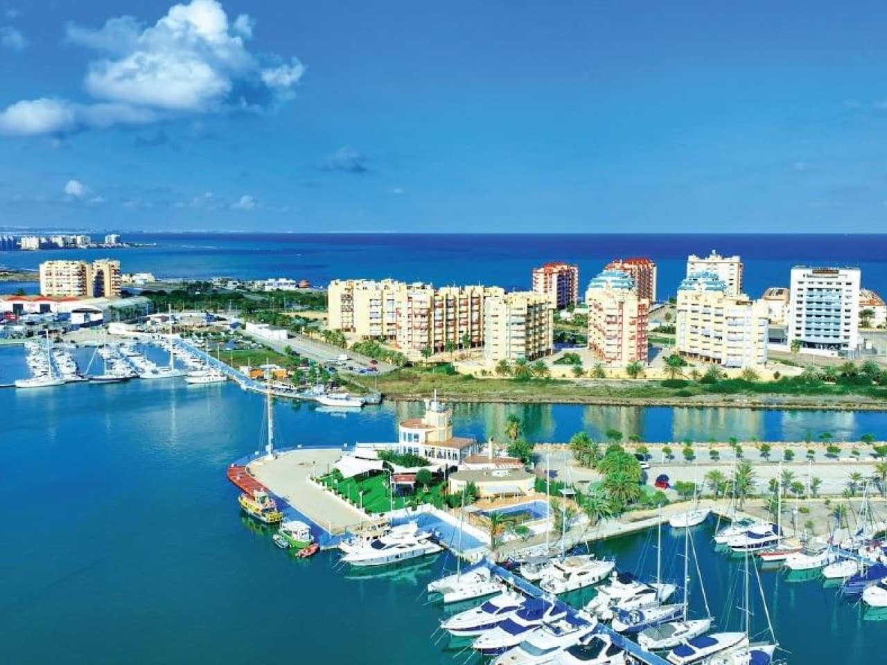 3 slaapkamer Appartement te koop in La Manga del Mar Menor met zwembad - € 240.052 (Ref: 7961272)