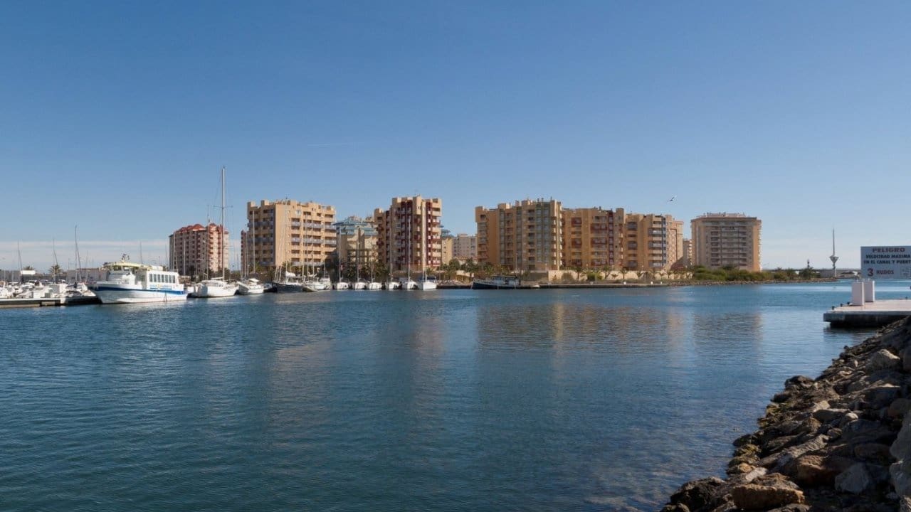 3 slaapkamer Appartement te koop in La Manga del Mar Menor met zwembad - € 240.052 (Ref: 7961272)