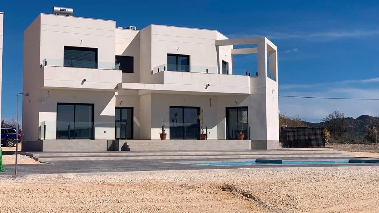 4 bedroom Villa for sale in Pinoso with pool - € 518,000 (Ref: 7971082)