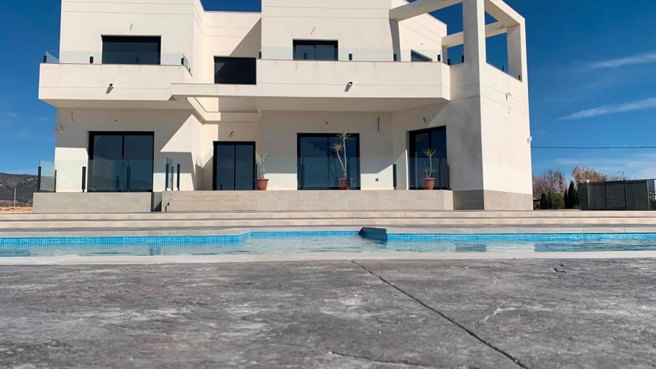 4 bedroom Villa for sale in Pinoso with pool - € 518,000 (Ref: 7971082)