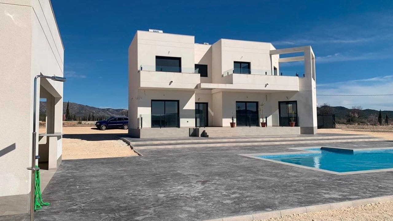 4 bedroom Villa for sale in Pinoso with pool - € 518,000 (Ref: 7971082)