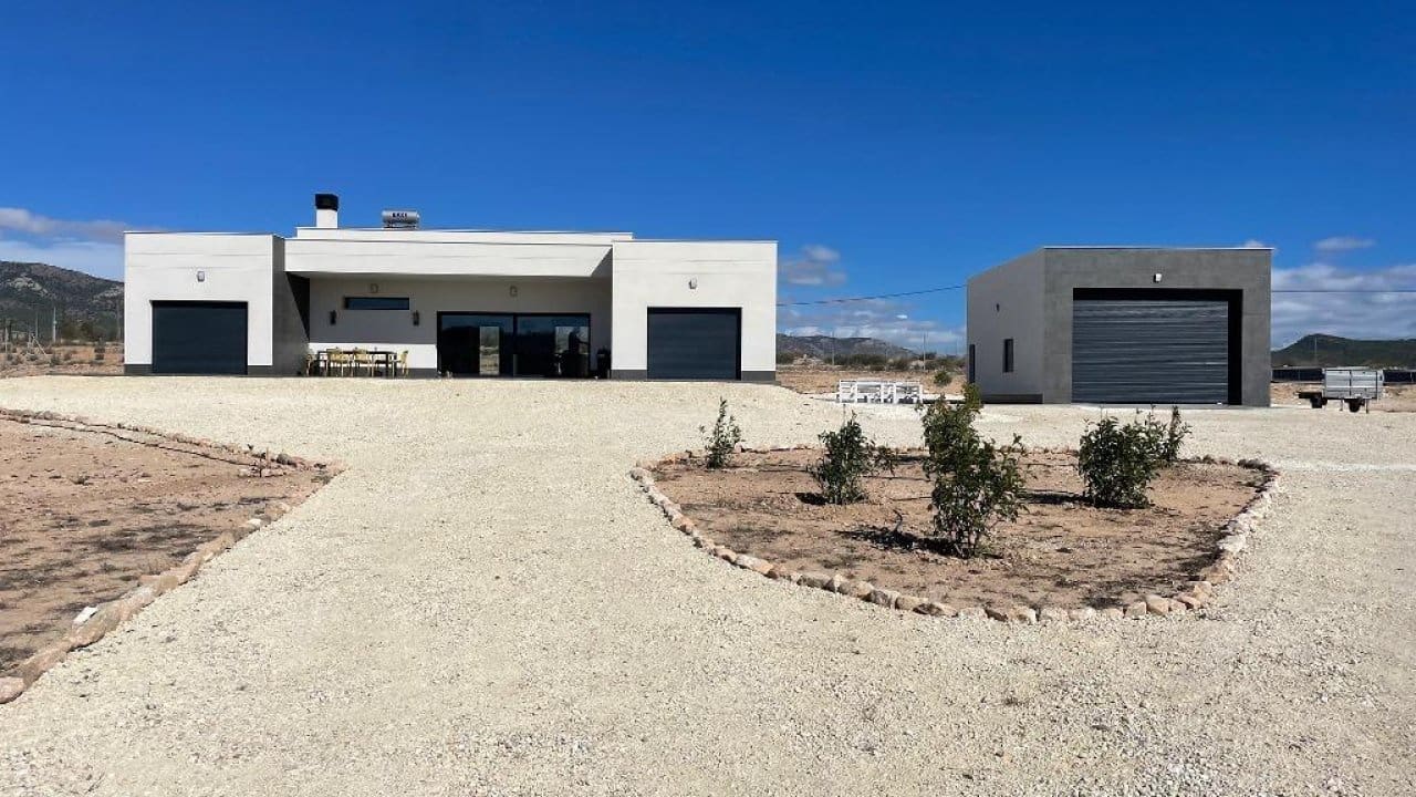 4 bedroom Villa for sale in Pinoso with pool - € 436,000 (Ref: 7971083)