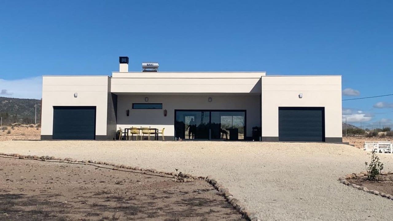 4 bedroom Villa for sale in Pinoso with pool - € 436,000 (Ref: 7971083)