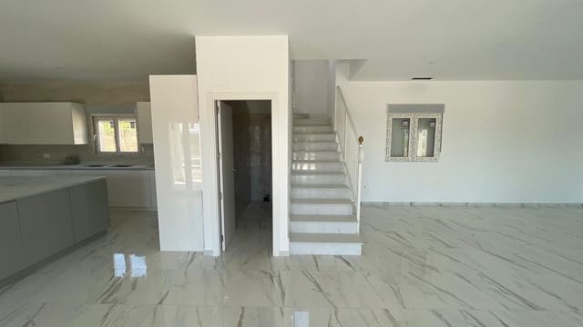 6 Zimmer Villa zu verkaufen in Pinoso mit Pool - 611.000 € (Ref: 7971085)