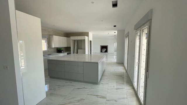 6 Zimmer Villa zu verkaufen in Pinoso mit Pool - 611.000 € (Ref: 7971085)