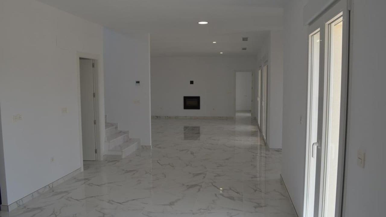 4 Zimmer Villa zu verkaufen in Pinoso mit Pool - 505.000 € (Ref: 7971087)