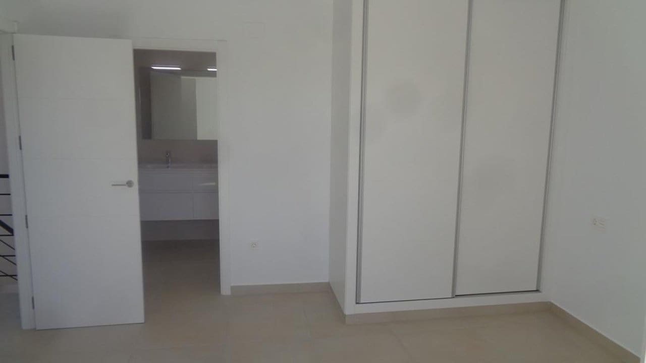 4 Zimmer Villa zu verkaufen in Pinoso mit Pool - 397.000 € (Ref: 7971089)