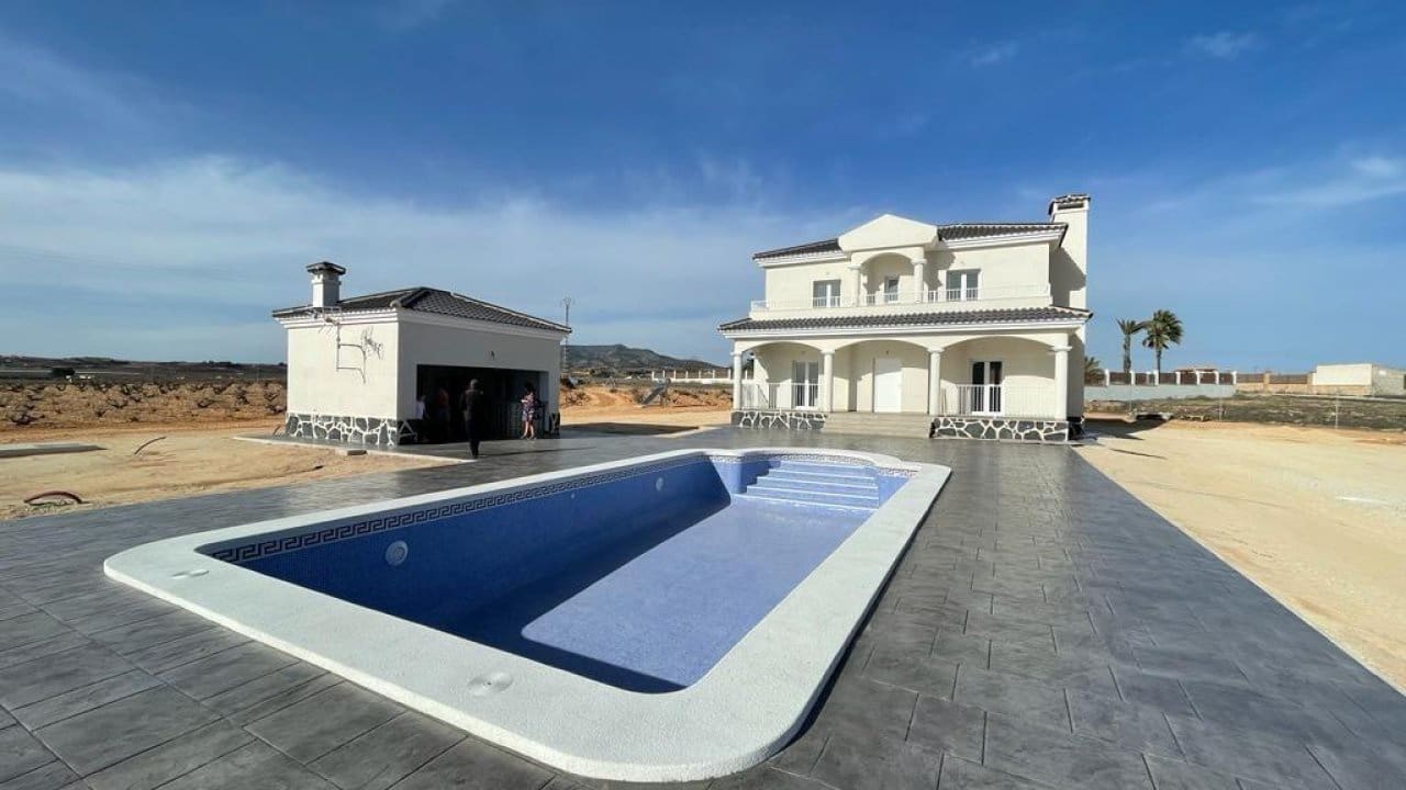 4 Zimmer Villa zu verkaufen in Pinoso mit Pool - 397.000 € (Ref: 7971089)
