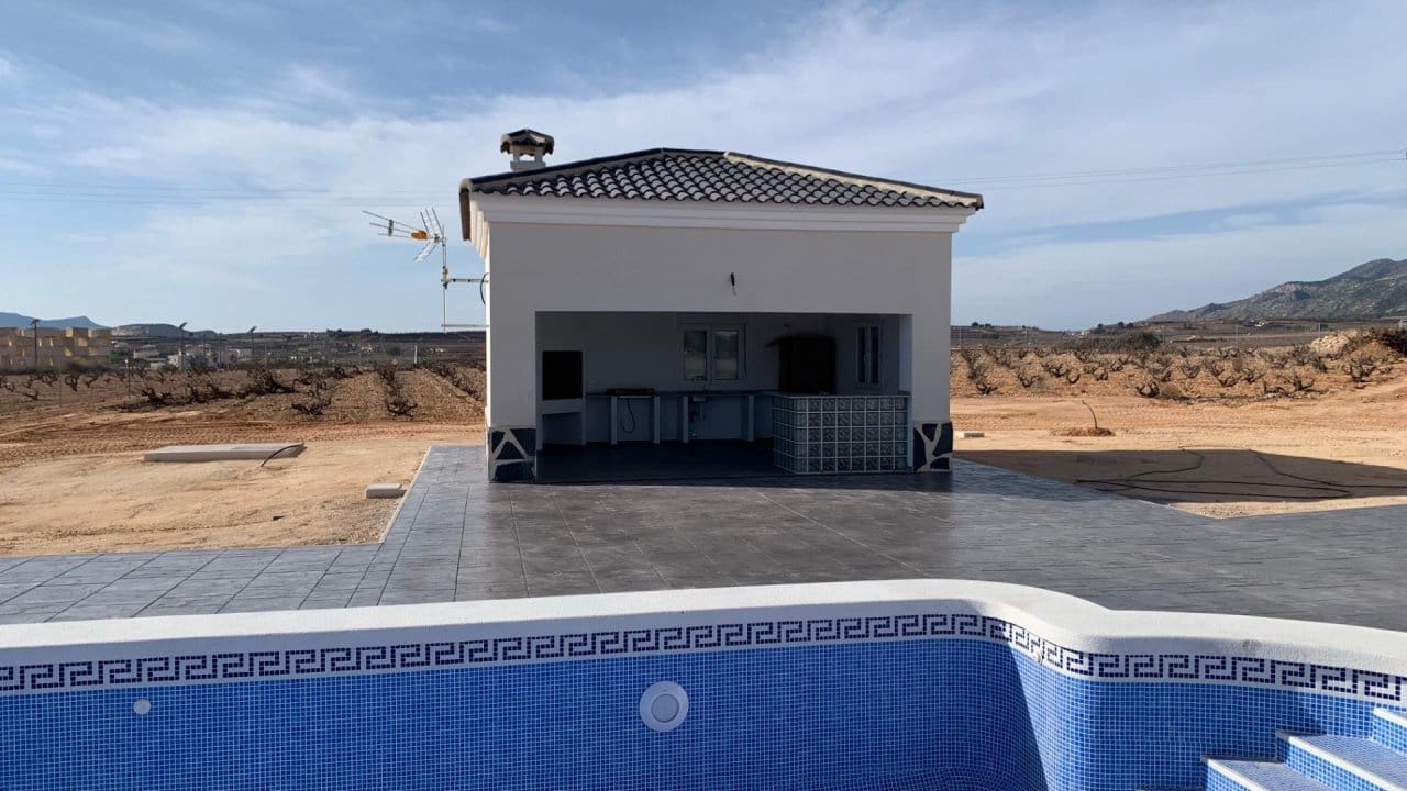 4 Zimmer Villa zu verkaufen in Pinoso mit Pool - 397.000 € (Ref: 7971089)