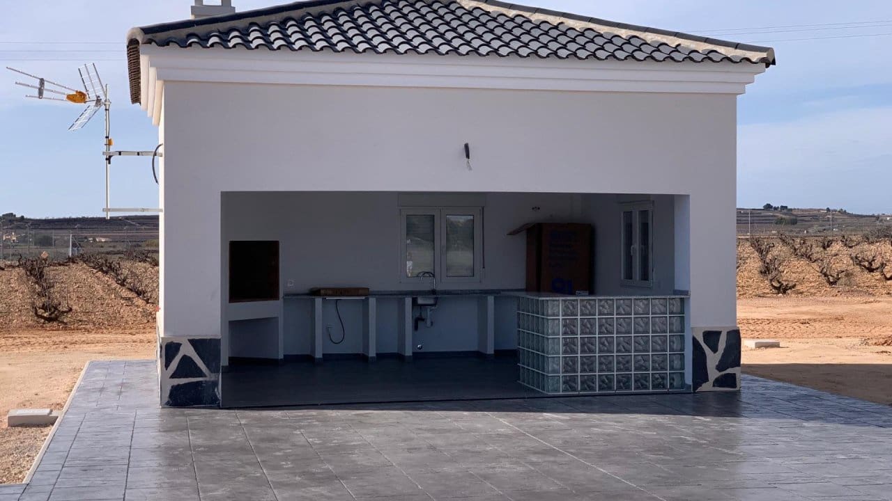 4 Zimmer Villa zu verkaufen in Pinoso mit Pool - 397.000 € (Ref: 7971089)