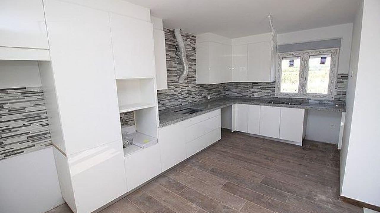 4 bedroom Villa for sale in Pinoso with pool - € 375,000 (Ref: 7971090)