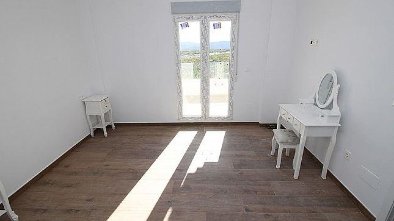 4 bedroom Villa for sale in Pinoso with pool - € 375,000 (Ref: 7971090)