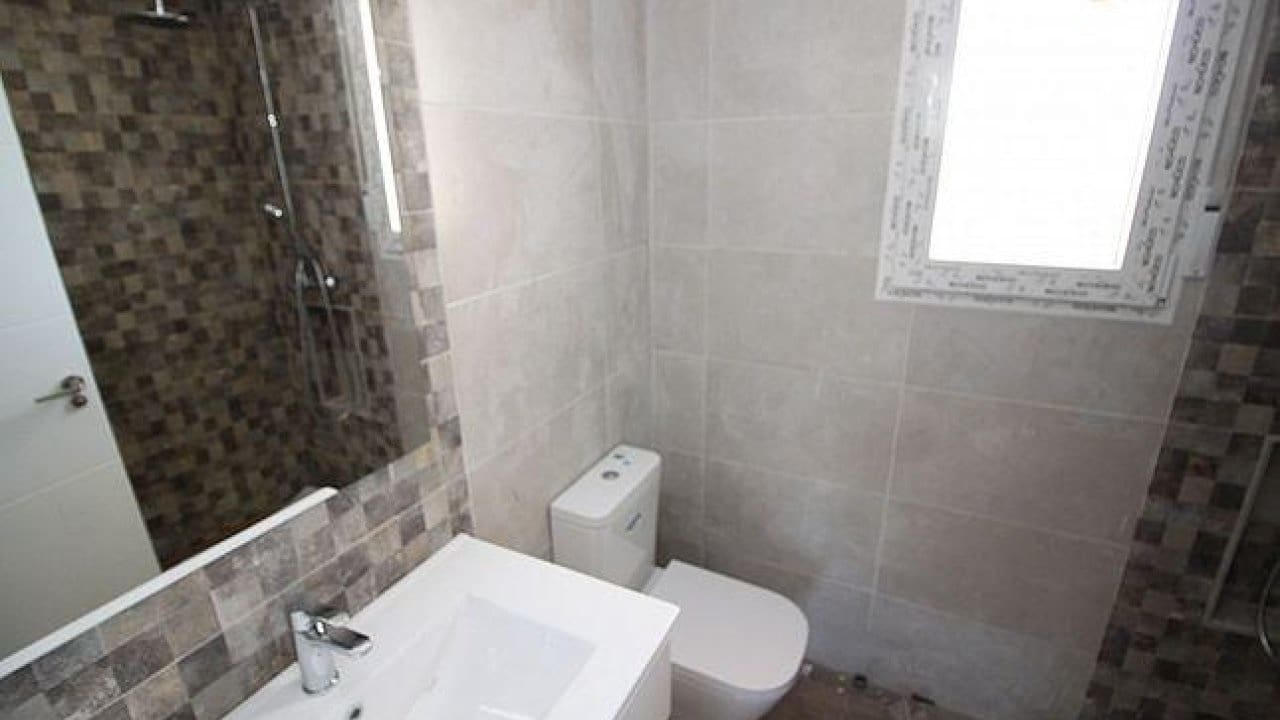 4 bedroom Villa for sale in Pinoso with pool - € 375,000 (Ref: 7971090)