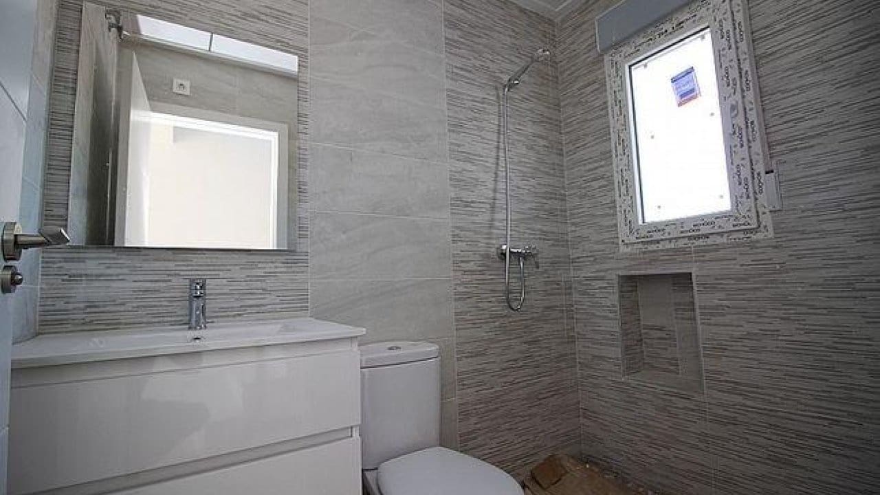 4 bedroom Villa for sale in Pinoso with pool - € 375,000 (Ref: 7971090)