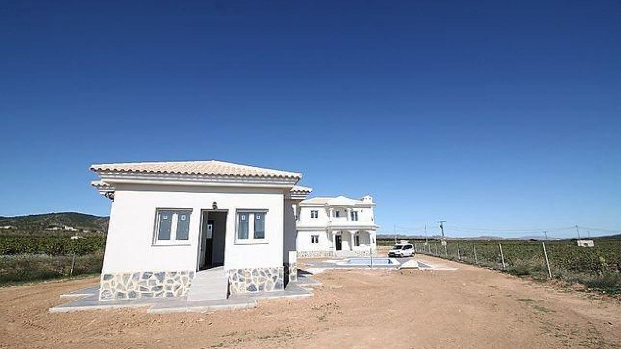 4 bedroom Villa for sale in Pinoso with pool - € 375,000 (Ref: 7971090)