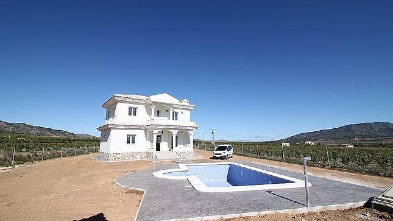 4 bedroom Villa for sale in Pinoso with pool - € 375,000 (Ref: 7971090)