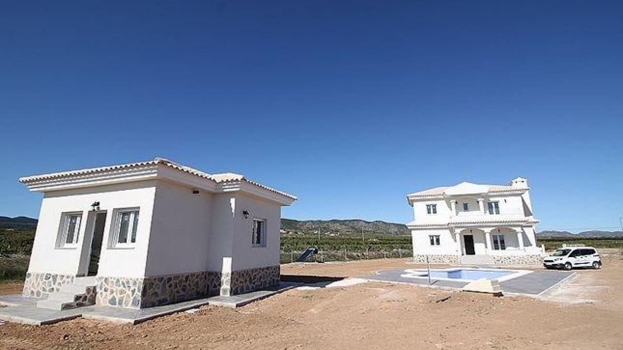 4 bedroom Villa for sale in Pinoso with pool - € 375,000 (Ref: 7971090)