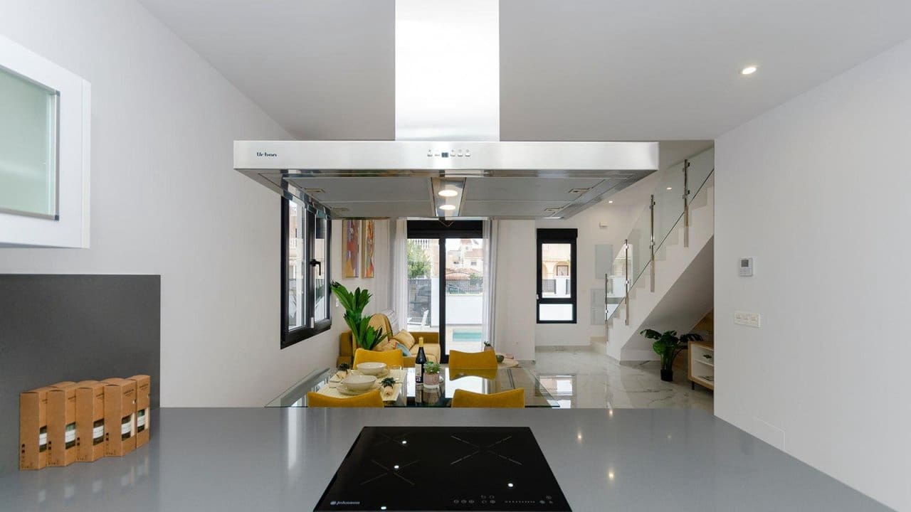 3 chambre Villa/Maison à vendre à Torrevieja avec piscine - 409 000 € (Ref: 8515304)