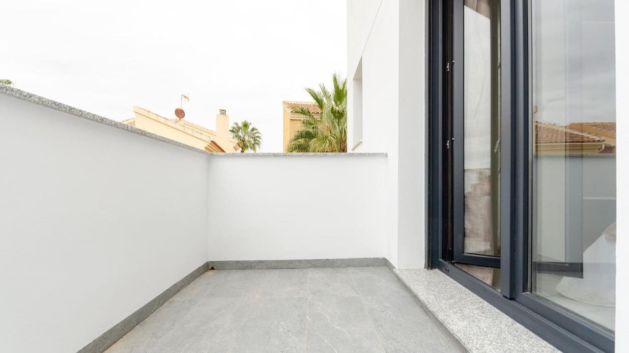 3 chambre Villa/Maison à vendre à Torrevieja avec piscine - 409 000 € (Ref: 8515304)