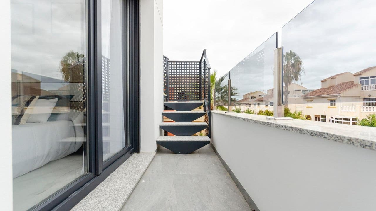 3 chambre Villa/Maison à vendre à Torrevieja avec piscine - 409 000 € (Ref: 8515304)