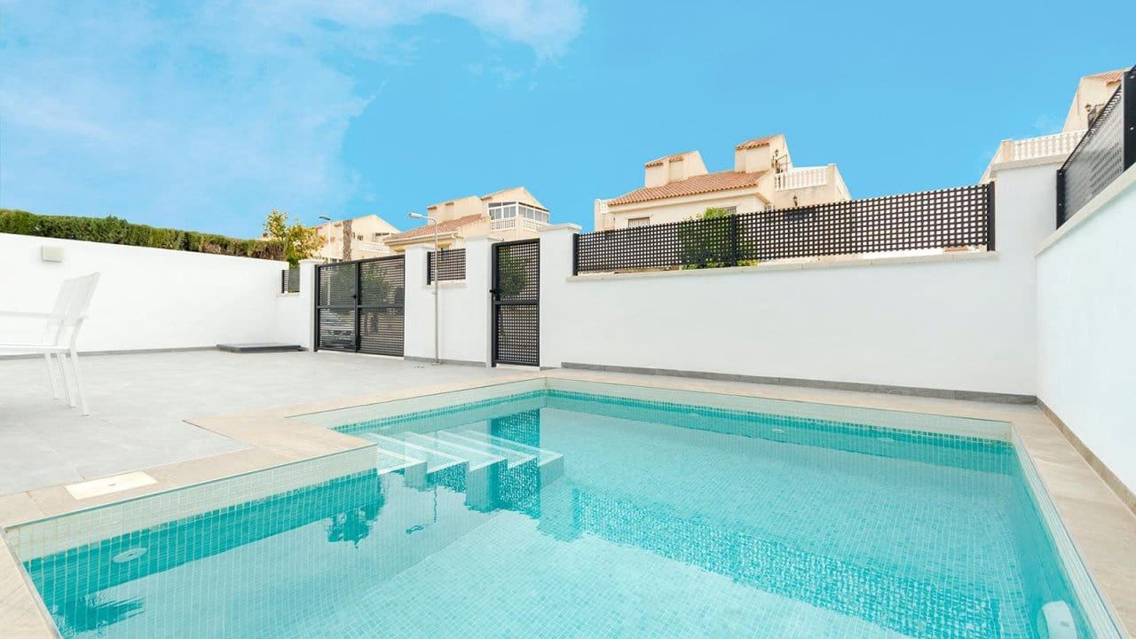 3 chambre Villa/Maison à vendre à Torrevieja avec piscine - 409 000 € (Ref: 8515304)