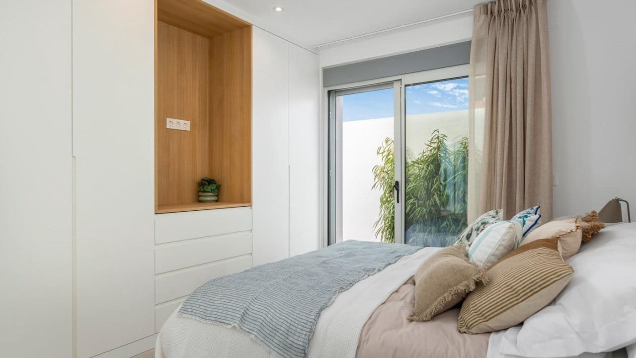 3 bedroom Villa for sale in Los Alcazares with pool - € 499,900 (Ref: 8515437)