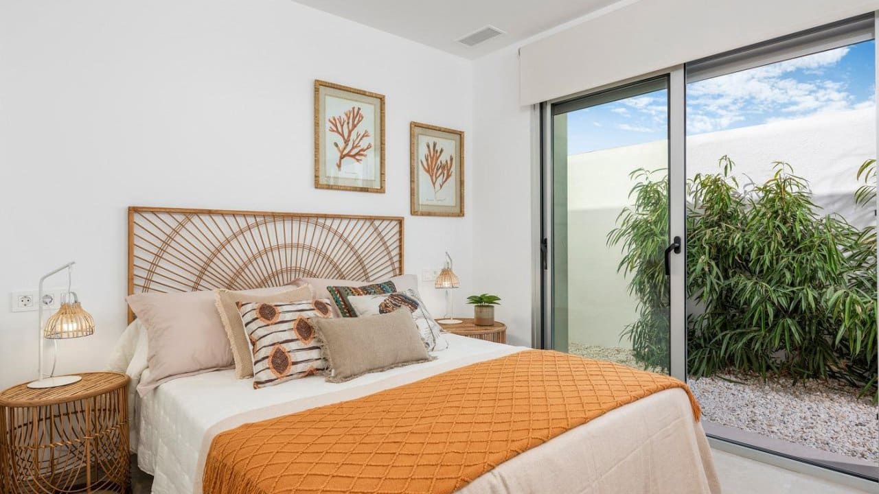 3 bedroom Villa for sale in Los Alcazares with pool - € 499,900 (Ref: 8515437)